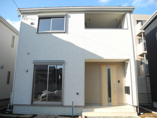 【値下げ/新築戸建住宅】都市ガス利用、小中野小まで徒歩7分、車2台並列駐車 出入りもスムーズです！住宅ローン手続きもお任せください